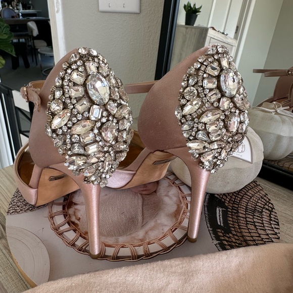 Badgley Mischka Light Pink Heels - Picture 5 of 11